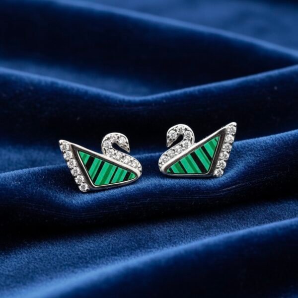 🦢 Swan Stud Earings