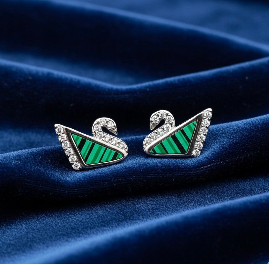 🦢 Swan Stud Earings