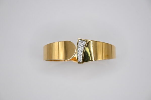 Hinged cuff bracelet