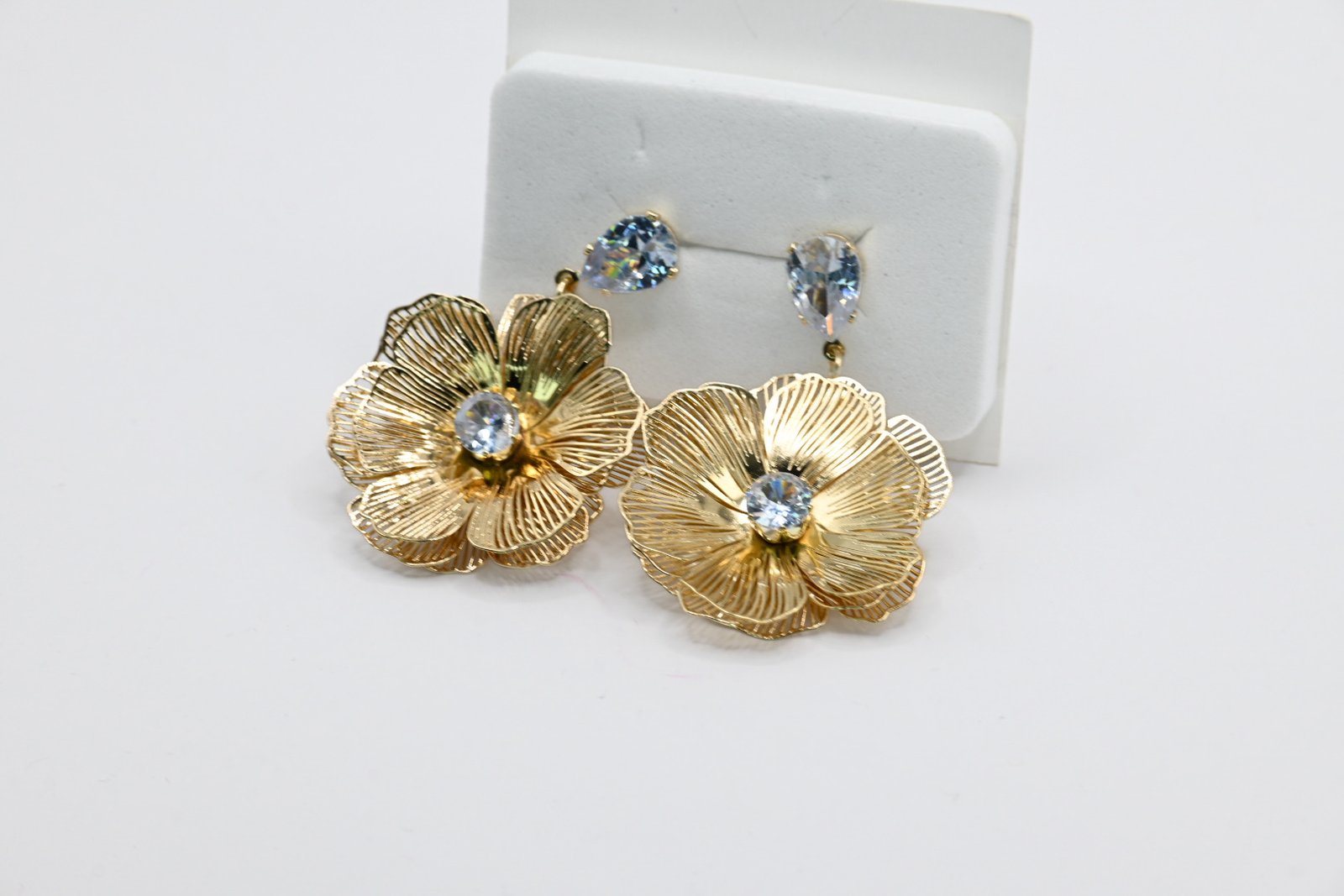 Stone-studded floral Earrings - Image 3