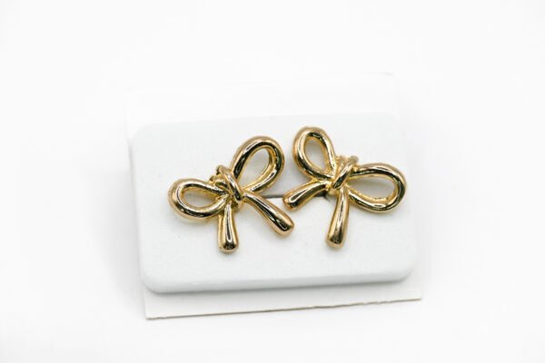 Bow-shaped stud earrings - Image 2