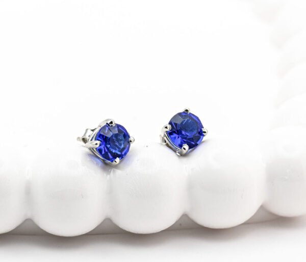 🔷 Navy Blue Stud