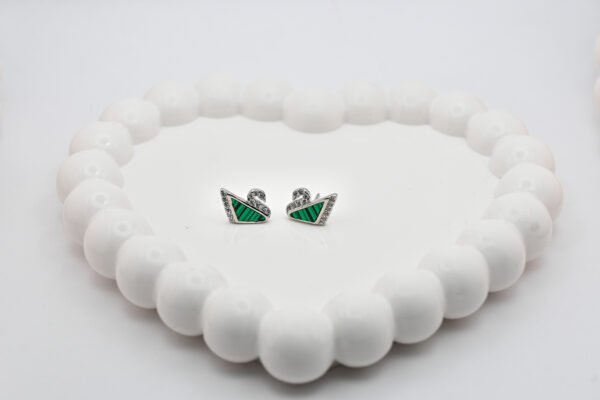 🦢 Swan Stud Earings - Image 2