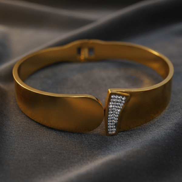 Hinged cuff bracelet