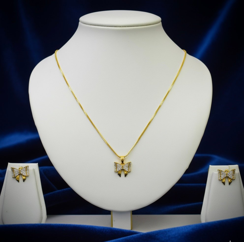 🎀Gleaming Bow Charm✨